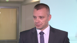 Admiral Markets: Polski złoty do końca roku umocni się wobec większości światowych walut. Wyjątkiem będzie dolar INWESTOR, ,rynek walutowy, polski złoty, dolar amerykański, wybory parlamentarne - W lipcu polski złoty zyskiwał w stosunku do większości światowych walut z wyjątkiem dolara. Wzrostowa tendencja powinna się utrzymać nawet do końca roku. Sentyment inwestorów zależy jednak od danych makroekonomicznych z Polski i strefy euro. Planowane na jesień wybory parlamentarne, które już ciążą giełdzie, nie powinny mieć wpływu na rynek walutowy.