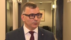 PKO Bank Hipoteczny przygotowuje się do pierwszej emisji listów zastawnych. Nowe przepisy zaczną obowiązywać 1 stycznia BIZNES, ,ustawa o listach zastawnych, kredyty hipoteczne, ustawa o frankowiczach, podatek bankowy, PKO BP, Zbigniew Jagiełło - Nowelizacja ustawy o listach zastawnych, która wejdzie w życie 1 stycznia 2016 roku, umożliwi bankom finansowanie działalności kredytowej poprzez emisję tych papierów opartych o stałą stopę procentową. Dzięki temu stałe stopy procentowe będą też przekładane na ofertę dla klientów. PKO Bank Hipoteczny przygotowuje się do pierwszej emisji listów.