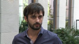 Polskie firmy w tyle za czeskimi i słowackimi pod względem korzystania z narzędzi big data. Pozwoliłyby one im udoskonalić starategię i zwiększyć sprzedaż INWESTOR, ,big data, technologie IT, nowe trendy IT, nowe technologie, zarządzanie przedsiębiorstwem, przewaga konkurencyjna, cena, e-commerce - Big data, czyli duże zbiory informacji cyfrowych, których przetwarzanie i analiza prowadzi do zdobycia nowej wiedzy, to dla polskich przedsiębiorstw wciąż obce zagadnienie. Tymczasem zbiory te pozwalają na optymalizację strategii nawet niewielkiej firmy. Dzięki nim walka konkurencyjna może być przeniesiona z poziomu ceny czy dostępności na obszar związany z wiedzą na temat rynku. Najbardziej skorzystać mogą firmy sprzedające produkty i usługi klientowi końcowemu.