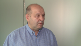 Sklepy w centrach handlowych potrzebują coraz więcej powierzchni. Deweloperzy budują coraz większe obiekty BIZNES, ,centra handlowe, galeria handlowa, Dekada, sklep, powierzchnia handlowa, czynsze w galeriach handlowych - Sklepy w centrach handlowych stają się coraz większe – nie tylko w dużych galeriach, lecz także w mniejszych obiektach. Średnia powierzchnia lokalu, która kiedyś wynosiła ok. 100 mkw., teraz jest kilkukrotnie większa. Wymusza to na deweloperach budowę nieco większych centrów, aby nadal utrzymać zróżnicowany portfel najemców. Przestały też spadać czynsze.