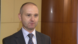 Alumetal po słabszym początku roku w II kwartale wyraźnie poprawił wyniki. Spółka zyskuje na sprzedaży stopów wstępnych INWESTOR, ,wyniki finansowe, zakład produkcyjny, stopy wstępne, ekspansja zagraniczna - Po słabszym początku roku spółka Alumetal w II kwartale 2015 roku znacząco poprawiła rentowność. Zarząd spółki liczy na dalsza poprawę wskaźników finansowych. Celem jest wzrost EBITDA o 12,5 proc. do końca roku. Istotnym elementem strategii producenta jest zagraniczna ekspansja. Po koniec przyszłego roku kosztem 120 mln złotych zostanie uruchomiony zakład na Węgrzech.