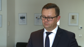 40 proc. firm chce dalej rozszerzać działalność poza Polską. Przedsiębiorcy coraz lepiej radzą sobie z konkurencją na rynkach zagranicznych BIZNES, ,eksport, firma, przedsiębiorstwo, rynki zagraniczne, ekspansja zagraniczna - Polskie firmy coraz chętniej wychodzą na zagraniczne rynki i coraz lepiej sobie na nich radzą. 90 proc. z tych, którzy na taki krok już się zdecydowali, postrzega siebie jako tak samo, a nawet bardziej innowacyjnych niż rywale zza granicy. Największą barierą dla tych niezdecydowanych jest duża konkurencja na rynkach zagranicznych. Z kolei największą motywacją są sukcesy polskich firm z różnych branż, które już weszły na te rynki. Tym bardziej że coraz częściej wygrywają one jakością, a nie tylko ceną.