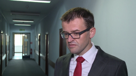 Polscy informatycy doceniani przez zagranicznych inwestorów. Odpowiednie zachęty mogłyby przekonać młodych do kariery w IT, a firmy do inwestycji w Polsce BIZNES, ,IT, praca, rynek pracy - Szacuje się, że do 2020 roku w Unii Europejskiej będzie brakować nawet miliona pracowników z sektora IT. Na niedobór specjalistów narzekają także polskie firmy. Eksperci podkreślają, że potrzebne są zachęty dla młodych ludzi, żeby podejmowali studia informatyczne. Takie istnieją np. w Rumunii, dzięki czemu kraj ten przyciąga kolejne zagraniczne inwestycje. Polscy specjaliści IT cieszą się za granicą dużym uznaniem, a dodatkowe zachęty i ulgi mogłyby jeszcze ożywić ten rynek zarówno po stronie popytu, jak i podaży.