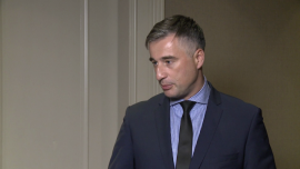 Do końca 2016 roku zdolność przeładunkowa terminalu kontenerowego DCT w Gdańsku się podwoi. Pozwoli to konkurować mu z największymi portami w Europie INWESTOR, ,DCT, transport morski, port, nabrzeże, przeładunek, kontenery - Trwa rozbudowa gdańskiego terminalu kontenerowego DCT. Łączny koszt inwestycji szacowany jest na 250 mln euro. Prace obejmują budowę nowego nabrzeża, które pozwoli na obsłużenie nawet największych kontenerowców. Uruchomienie nowego terminalu planowane jest na koniec 2016 roku. Dzięki inwestycji zdolność przeładunkowa DCT w Gdańsku podwoi się i wyniesie w sumie 3 mln TEU.