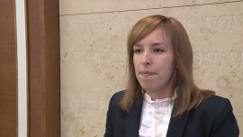 Nawet duża liczba imigrantów nie wpłynie znacząco na polski rynek pracy BIZNES, ,uchodźca, imigrant, status uchodźcy, Urząd ds. Cudzoziemców, praca dla obcokrajowców, Monika Kolasińska, Kancelaria Sadkowski i Wspólnicy - Przyjęcie przez Polskę uchodźców nie przełoży się w dużym stopniu na rynek pracy. Przede wszystkim sama procedura nadania statusu uchodźcy jest czasochłonna. Teoretycznie nie powinna zająć więcej niż pół roku, jednak w praktyce często przeciąga się do ponad dwóch lat. Uchodźcy mają takie same prawa na rynku pracy jak polscy obywatele, a pracodawcy nie otrzymują żadnych benefitów czy zachęt, by ich zatrudniać.