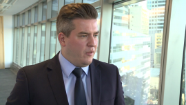 Firmy czeka walka o pracowników. Orężem będą bonusy pozapłacowe BIZNES, ,HR, zasoby, zasoby ludzkie, zarządzanie zasobami ludzkimi, zatrudnienie, rekrutacja, benefity, rynek pracy, rynek pracownika, motywacja, lojalność pracowników, lojalność - We wrześniu – jak wskazuje resort pracy – stopa bezrobocia w Polsce po raz pierwszy od siedmiu lat osiągnęła poziom jednocyfrowy. Firmy będą więc musiały coraz bardziej zabiegać o pracowników. Eksperci prognozują, że czeka nas walka o talenty. Działy HR powinny postawić na programy motywujące budujące lojalność, w tym na bonusy pozapłacowe.