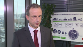 Polskie przepisy nie sprzyjają inwestycjom w nowoczesne metody utylizacji śmieci. Poprawia się jednak stosunek Polaków do tego typu instalacji INWESTOR, ,utylizacja odpadów, śmieci, spalarnie, inwestycje, bariery, prawo, przepisy, opinia publiczna, zanieczyszczenia powietrza - Inwestycje na rynku odpadów napotykają w Polsce na podobne bariery jak w innych branżach. Do najpoważniejszych należy niestabilne prawo, które nie gwarantuje możliwości zaplanowania długoterminowej inwestycji. Pozytywnie zmienia się natomiast podejście polskiego społeczeństwa do nowoczesnych metod utylizacji odpadów.