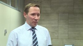 DM W Investments: Najpewniejszą inwestycją są twarde aktywa. Przy inwestycjach w akcje trzeba zachować ostrożność INWESTOR, ,nieruchomości, akcje, obligacje, rynek kapitałowy - W najbliższym czasie polski rynek giełdowy czeka duża zmienność – uważa Piotr Sawala, prezes Domu Maklerskiego W Investments. Powodem jest niska płynność oraz wysokie wyceny akcji zagranicznych spółek. Nieciekawe są także perspektywy dla obligacji. Wzrost stóp procentowych spowoduje bowiem spadek ich wartości. Dużo atrakcyjniej wygląda natomiast rynek nieruchomości. Obiecujący wydaje się być również rynek funduszy alternatywnych.