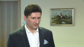 Zakłady Magnezytowe Ropczyce zwiększają rentowność. Dywidenda za 2015 rok ma być większa niż poprzednia INWESTOR, ,materiały ogniotrwałe, produkcja, huty, cementownie, eksport, badania i rozwój, wsparcie unijne, eksport - Spółka zapowiada wypłatę dywidendy wyższej – zarówno pod względem kwoty, jak i pod względem procentowym – od ubiegłorocznej. Pozwoli im na to wzrost rentowności. Grupa po trzech kwartałach zwiększyła przychody jednocyfrowo, a zysk netto niemal o połowę.
