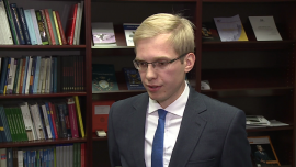 Ceny w Polsce nadal spadają. Według CASE dopiero w przyszłym roku można się spodziewać ich ponownego wzrostu INWESTOR, ,inflacja w Polsce, inflacja, deflacja w Polsce, deflacja, deflacja w sierpniu, Centrum Analiz Społeczno-Ekonomicznych, CASE Doradcy, spadek cen, spadek ceny, obniżki - Deflacja się utrzymuje. Z szybkiego szacunku Głównego Urzędu Statystycznego wynika, że ceny w październiku były niższe o 0,8 proc. niż rok wcześniej. Według projekcji NBP na tym samym poziomie utrzyma się deflacja w całym 2015 roku. Za to za rok ceny powinny już wzrosnąć, lecz tylko o 1,1 proc. Do dolnej granicy celu inflacyjnego wzrost cen ma szansę dojść dopiero za dwa lata.