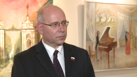 Promowanie polskości za granicą korzystne dla przedsiębiorców. Taką strategię stosują m.in. firmy amerykańskie BIZNES, ,Fundacja Reduta Dobrego Imienia - Polska Liga przeciw Zniesławieniom, przedsiębiorcy, eksporterzy, historia, tożsamość, Polska - Polscy przedsiębiorcy powinni się włączyć w propagowanie za granicą historii i silnej marki kraju – uważa prezes Fundacji Reduta Dobrego Imienia – Polska Liga Przeciw Zniesławieniom. Podkreślanie polskości w komunikacji z zagranicznymi klientami i z rynkiem powinno nie tylko poprawić wizerunek kraju poza granicami, lecz także przynieść korzyści samym firmom – jako szanującym tradycję, której się wywodzą.