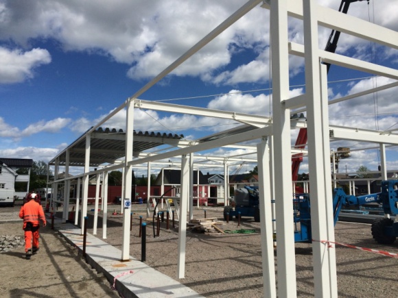 Promostal inwestuje w Skandynawii BIZNES, Gospodarka - Promostal zwiększa zatrudnienie, by sprostać kolejnym kontraktom na rynku skandynawskim. Konstruuje m.in. kilkusetmetrowe schody w Narwiku, szpital w Kopenhadze czy punkt serwisowy Volvo w norweskim Porsgrunn.