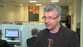 Przed świętami firmom pożyczkowym przybywa klientów. Polacy coraz częściej zaciągają mikropożyczki BIZNES, ,pożyczki chwilówki, pożyczki online, pożyczki konsumenckie, pożyczki internetowe, firmy pożyczkowe, oprocentowanie pożyczek, przedświąteczna akcja, zakupy świąteczne, zakupy Polacy - W okresie przedświątecznym baza nowych klientów firm pożyczkowych rośnie o 20 proc. – wynika z danych podawanych przez Związku Firm Pożyczkowych. Dynamika jest większa niż w ciągu roku. W listopadzie i w grudniu klienci pożyczają też nieco większe kwoty. Firmy konkurują o klientów z bankami, dlatego starają się ułatwiać cały proces i obniżać oprocentowanie.