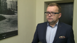 2016 rok nie będzie łaskawy dla rynku surowców. Ich notowania nie sięgnęły jeszcze dna INWESTOR, ,surowce, ropa naftowa, miedź, złoto, Fed, dolar, nadpodaż surowców - W ciągu najbliższych 12 miesięcy rynki surowcowe powinny zanotować swoje długoterminowe minima, po czym możliwe jest przejście do tendencji wzrostowej – uważa Adam Dakowicz z AgioFunds TFI. Dotychczasowa słabość surowców wynika przede wszystkim ze znacznej nadpodaży oraz słabości popytu. Rynkom nie sprzyjał także dolar amerykański.