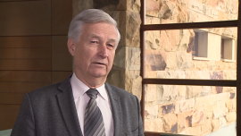 Piotr Kuczyński DI Xelion: Polska giełda w niełasce zagranicznych inwestorów INWESTOR, ,giełda, inwestorzy zagraniczni, akcje, ceny, WIG20, RPP, deficyt budżetowy, Komisja Europejska - Analitycy nie mają dobrych wieści dla posiadaczy akcji na warszawskiej giełdzie. Według nich sytuacja na polskiej scenie politycznej odstrasza inwestorów zagranicznych. Niepokoi ich zarówno stosunek nowego rządu do giełdowych spółek, jak I jego zapowiedzi dotyczące decyzji gospodarczych. Prawdopodobne jest też dalsze osłabienie złotego.