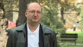 Praca w kilku krajach Unii oznacza emeryturę z każdego z tych państw. ZUS wypłaca 100 tys. takich emerytur BIZNES, ,koordynacja systemu zabezpieczenia społecznego, emerytura, renta, ubezpieczony, staż pracy, zasada zachowania praw nabytych, zasada sumowania okresów ubezpieczenia, ZUS - Obywatele UE, którzy pracują w kilku krajach, mogą liczyć na emeryturę z każdego z nich. O prawa ubezpieczonych dbają przepisy o koordynacji systemu zabezpieczenia społecznego. Umożliwiają one zsumowanie okresów ubezpieczenia i przyznanie świadczeń w każdym z państw, proporcjonalnie do przepracowanego tam czasu. W ubiegłym roku ZUS wypłacał ponad 100 tys. emerytur osobom, które pracowały w Polsce i innych krajach.