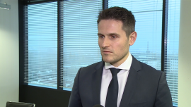 Na inwestycji w obligacje korporacyjne można zarobić nawet kilkanaście procent. Bez gruntownej wiedzy lepiej poprzestać na mniej ryzykownych spółkach INWESTOR, ,obligacje korporacyjne, emitent, spółka - Stopy zwrotu oferowane przez obligacje korporacyjne wynoszą nawet do kilkunastu procent rocznie. Inwestycja obarczona jest przy tym niższym poziomem ryzyka niż zakup akcji. Jak jednak ostrzega Paweł Gosz z Domu Maklerskiego Michael/ Ström, przy budowie portfela obligacji niezbędna jest właściwa selekcja spółek. W razie niewypłacalności emitenta inwestor może stracić bowiem nawet cały zainwestowany kapitał.