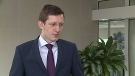 40–50 tys. Polaków ma przynajmniej 3 mln zł wolnych środków. Rynek usług bankowych dla zamożnych klientów do 2020 roku będzie rósł średnio o 19 proc. rocznie BIZNES, ,private banking, HNWI, osoby zamożne, ubezpieczenia, rynek walutowy - Rynek private banking w Polsce będzie rósł w tempie 19 proc. rocznie do 2020 roku – wynika z badań przeprowadzonych przez Citi Handlowy i „The Economist”. Liczba klientów tego typu usług, czyli osób z płynnymi aktywami wartymi przynajmniej 3 mln zł, szacowana jest na 40–50 tys. osób. Oprócz tradycyjnej oferty banku osoby te interesują się także rynkiem walutowym oraz produktami strukturyzowanymi. Przyszłość z kolei stanowi kompleksowa oferta ubezpieczeniowa.