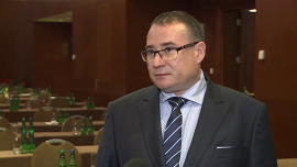 Admiral Boats liczy na zyski ze sprzedaży na południu Europy i Bliskim Wschodzie. Po kryzysie greckim znów rosną zamówienia na łodzie sportowe i rekreacyjne INWESTOR, ,jachty, rynek, wyniki, stocznia, producent, sezownowość, dywersyfikacja, rynki zbytu, towary luksusowe - Po kilku kryzysowych latach na międzynarodowy rynek wraca koniunktura na łodzie. Ich polski producent, Admiral Boats, ma już pełny portfel zamówień na najbliższy sezon. Firma zdobywa kolejne rynki zbytu dla swoich produktów. Liczy, że po sukcesach w Skandynawii czy Europie Zachodniej znajdzie też klientów w ciepłych krajach, gdzie sezon praktycznie nigdy się nie kończy.
