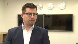 Rynek e-handlu jest już wart 30 mld zł. Do gry wchodzi nowe pokolenie, które będzie napędzać zakupy online BIZNES, ,e-commerce, e-handel, handel internetowy, sklepy internetowe, Focus Telecom Polska, Gemius, zmiany demograficzne, e- handel, stabilizacja, sprzedaż online, zakupy on-line - Polski sektor handlu w internecie rośnie bardzo dynamicznie i jest już wart 30 mld zł. W tym roku dynamika stabilnych dwucyfrowych wzrostów ma się utrzymywać. Przyczyni się do tego młode pokolenie, które coraz częściej kupuje w sieci. Dużą rolę będzie odgrywać także rozwój technologiczny, szczególnie w zakresie komunikacji z klientem.