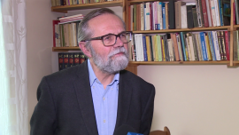 Prof. R. Bugaj: Minimalna stawka godzinowa od umów-zlecenie to dobry pomysł. Choć część przedsiębiorców może tego nie udźwignąć INWESTOR, ,stawka godzinowa, umowa zlecenie, budżet państwa - Wprowadzenie minimalnej stawki godzinowej od umów-zleceń na poziomie 12 złotych brutto to rozwiązanie korzystne dla gospodarki – uważa profesor Ryszard Bugaj. Nowelizacja ustawy o pensji minimalnej ma wejść w życie już w lipcu 2016 roku. Ministerstwo Pracy szacuje, że w wyniku zmian już w 2017 roku łączne dochody gospodarstw domowych w Polsce zwiększą się o ponad 280 mln złotych. Ta kwota – zdaniem prof. Bugaja – będzie miała pozytywny wpływ na koniunkturę gospodarczą w kraju. Na nowej ustawie zyska także budżet państwa.