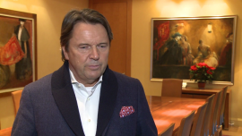 Z. Jakubas: Prospołeczne postulaty PIS warto realizować. Niestety, wrzawa polityczna i sytuacja w sektorze bankowym zniechęcają inwestorów BIZNES, ,Zbigniew Jakubas, Multico, Mennica Polska, PIS, inwestycje, podatek bankowy, kredyty dla przedsiębiorstw - Usprawnienie pracy urzędników i uzdrowienie prawa budowlanego to nadzieje, jakie jeden z najbardziej znanych polskich przedsiębiorców Zbigniew Jakubas wiąże z rządami Prawa i Sprawiedliwości. Nie jest też przeciwnikiem realizacji postulatów prospołecznych, zwłaszcza ulg podatkowych dla najmniej zarabiających. Jak jednak podkreśla, wrzawa polityczna i niepewność związana z sektorem bankowym skutecznie zniechęcają inwestorów do Polski i mogą utrudnić działalność przedsiębiorcom.