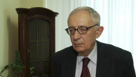 Sytuacja makroekonomiczna Polski jest dobra. Martwi jedynie przedłużająca się deflacja INWESTOR, ,produkt krajowy brutto, deflacja, inwestycje, eksport - Zdaniem prof. Jerzego Osiatyńskiego, członka Rady Polityki Pieniężnej, sytuacja makroekonomiczna Polski jest ustabilizowana. Jedynym zmartwieniem rządzących i ekonomistów może być utrzymujący się dłużej niż oczekiwano spadek cen.