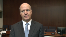 Bank Millennium zarobił na czysto w zeszłym roku ponad pół miliarda złotych. To wynik nieco gorszy niż w poprzednim roku INWESTOR, ,Bank Millennium, zysk, zdarzenia jednorazowe, 2015 r. - 547 mln zł zysku netto – na takim poziomie cały ubiegły rok zamknął Bank Millennium. To o blisko 16 proc. mniej niż w 2014 r. Na wynikach zaważyły zdarzenia jednorazowe z ostatniego kwartału w wysokości 140 mln zł. Gdyby nie one, bank zarobiłby na czysto niemal 690 mln zł, o 40 mln zł więcej niż rok wcześniej.