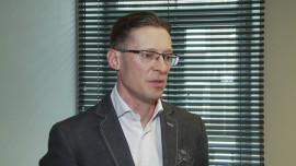 Synektik chce w tym roku rozpocząć sprzedaż radiofarmaceutyków na Słowacji. Za ocean wybiera się z kardioznacznikiem INWESTOR, ,Synektik, radiofarmaceutyki, kardioznacznik, diagnostyka obrazowa, eksport - 7,6 mln zł wyda w tym roku spółka Synektik na inwestycje, większość z pozyskanych grantów. Liczy, że sprzedaż radiofarmaceutyków wzrośnie dzięki wprowadzeniu pakietu onkologicznego oraz zwiększeniu eksportu. Już teraz trafiają one na rynek czeski, a w ciągu kilku miesięcy spółka chce rozpocząć sprzedaż na Słowacji. W kolejnym roku na celowniku będą kolejne rynki Europy Środkowo-Wschodniej. Na podbój odleglejszych krajów Synektik zamierza wyruszyć ze swoim kardioznacznikiem.