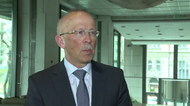 W. Rozłucki: Przed polską giełdą trudne czasy. Wpływ na notowania będą miały czynniki zewnętrzne INWESTOR, ,GPW, Wiesław Rozłucki, WIG20, podatek bankowy, podatek od kopalin, ceny miedzi, koniunktura w Chinach - Wprowadzany podatek bankowy, niezniesiony podatek od kopalin, ratowanie polskiego górnictwa przez sektor energetyczny, a także mocno niepewna koniunktura w Chinach i coraz wyższe wymagania wobec giełdowych firm będą w najbliższych latach szkodzić spółkom z GPW – uważa Wiesław Rozłucki, były prezes Rady Giełdy. Nowe władze GPW nie będą miały większego wpływu na przebieg wydarzeń.