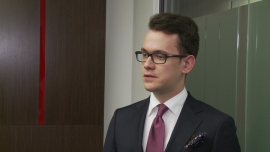 W najbliższych miesiącach rynki zbóż pozostaną słabe. Powodem duża nadpodaż i problemy z niektórymi rynkami zbytu INWESTOR, ,rynki zbóż, pszenica, Egipt, nadpodaż surowców, sezonowość - W najbliższych miesiącach ceny zbóż na światowych rynkach pozostaną niskie. Powodem jest duża nadpodaż surowca oraz problemy z niektórymi rynkami zbytu, przede wszystkim z Egiptem. Widoczne jest to szczególnie w przypadku pszenicy. Jak wynika z prognoz Departamentu Rolnictwa USA, w tym roku globalny popyt będzie o 25 proc. mniejszy niż podaż. Eksperci podkreślają, że należy także pamiętać o dużej sezonowości w branży.