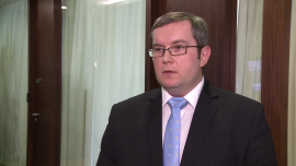 DM BOŚ: Amerykańskie spółki wydobywcze i banki mogą być dobrą okazją inwestycyjną INWESTOR, ,ropa naftowa, wyniki amerykańskich spółek, banki, spółki wydobywcze, spółki technologiczne, Apple, Alphabet - Po fatalnych wynikach IV kwartału akcje największych koncernów paliwowych z amerykańskiej giełdy potaniały. Spółki te mogą się stać dobrą okazją inwestycyjną, o ile spełnią się nadzieje na porozumienie państw wydobywających ropę naftową w celu ograniczenia produkcji i cena surowca pójdzie w górę. Z kolei sektor technologiczny wciąż jest w cenie.