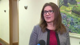 Od 2017 r. spółki z GPW będą miały obowiązek raportowania danych niefinansowych INWESTOR, ,raportowanie niefinansowe, kapitał ludzki, Respect Index - W 2017 roku wchodzi w życie dyrektywa Unii Europejskiej w sprawie obowiązku raportowania danych niefinansowych. Szacuje się, że przepis obejmie około 250–300 polskich spółek. Praktyka raportowania zdarzeń pozafinansowych jest powszechnie stosowna m.in. w Japonii oraz Stanach Zjednoczonych. W naszym kraju to wciąż rzadkość. Tymczasem dostępność tego typu danych istotnie zwiększa zainteresowanie akcjonariuszy i pozwala osiągnąć wyższe stopy zwrotu.