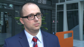 Branża energetyczna pod presją. Głównie z powodu spadających zysków w segmencie dystrybucji oraz rosnącej konkurencji INWESTOR, ,ceny energii, ceny węgla, konkurencja, odnawialne źródła energii, rynek regulowany, dystrybucja, obrót, wytwarzanie - Mimo niskich cen węgla cztery dominujące w Polsce spółki energetyczne mają za sobą niełatwy rok i niewiele wskazuje na to, by otoczenie ich biznesu miało być bardziej sprzyjające w roku bieżącym. W każdym z segmentów ich głównej działalności, czyli w wytwarzaniu, dystrybucji i obrocie, muszą się mierzyć z innymi wyzwaniami, a do tego dochodzi jeszcze konieczność zaangażowania się w ratowanie górnictwa.