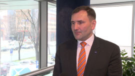 W połowie roku PZU zaprezentuje nową strategię. Największy polski ubezpieczyciel zapowiada cięcie kosztów INWESTOR, ,PZU, cięcie kosztów, Solvency II, dywidenda, strategia - Grupa PZU zamierza w ciągu trzech lat obciąć do 20 proc. kosztów we wszystkich swoich segmentach. Z deklaracji kierownictwa wynika jednak, że w dalszym ciągu spółka będzie wypłacać dywidendę. Decyzja o podziale zysku za 2015 rok zapadnie w kwietniu.