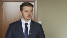 Niskie ceny ropy naftowej zmniejszą inwestycje w instalacje poszukiwawcze i wydobywcze. Cięcia mogą sięgnąć 30 proc. BIZNES, ,surowce, cena ropy, koszty produkcji, offshore, platformy wiertnicze, wydobycie surowców, wydobycie ropy naftowej, łupki, recykling, surowce wtórne, surowce energetyczne - Ceny ropy naftowej, które od połowy 2014 roku spadły o ok. 65 proc., komplikują perspektywy rozwoju branży offshore i energetycznej. Światowi producenci z tych sektorów byli zmuszeni do ograniczenia zatrudnienia o 200 tys. osób, a na ten rok prognozowane są kolejne cięcia – koszty inwestycji mają być o ok. 30 proc. niższe. To przekłada się również na zamówienia dla stoczni i innych podwykonawców.