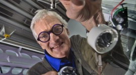 Rekordowy wzrost obrotów firmy Dyson do 1,7 mld funtów. BIZNES, Gospodarka - W 2015 r. firma Dyson – wiodący w świecie dostawca najnowszych rozwiązań technologicznych dla gospodarstw domowych i biur – odnotowała rekordowy wzrost obrotów w skali globalnej o 26% do poziomu 1,7 mld funtów szterlingów.