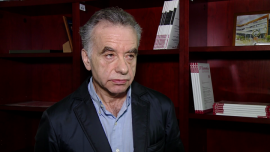 Prof. K. Opolski (UW): Handel to paliwo dla gospodarki. Opodatkowanie sklepów wielkopowierzchniowych nie może szkodzić jego rozwojowi INWESTOR, ,podatek od sprzedaży detalicznej, e-handel, minister finansów, sieci franczyzowe - Jeszcze w kwietniu rząd ma przedstawić nową propozycję podatku od sprzedaży detalicznej. Jak zapowiedział minister finansów Paweł Szałamacha, tym razem przepisy mają nie objąć e-handlu. Nieznane są jeszcze stawki, jakie zostaną zaproponowane. Pierwsza wersja projektu opublikowana na początku lutego wzbudziła protesty zarówno opozycji, jak i całej branży. Najbardziej uderzyłaby bowiem w polski drobny handel. Zdaniem prof. Krzysztofa Opolskiego z UW podatek powinien zostać wprowadzony, ale w takim kształcie, by nie zaszkodził mniejszym sklepom.