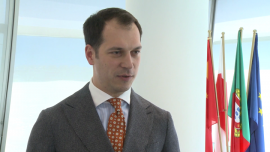 Liczba debiutów na warszawskiej giełdzie powinna rosnąć INWESTOR, ,GPW, debiuty, IPO, nowa emisja, obroty, TFI, OFE - Spadki, których warszawski parkiet doświadczył w ubiegłym roku, nie zachęcały spółek do giełdowych debiutów. Było ich wprawdzie najwięcej od 2011 roku, ale ponad 40 proc. stanowiły przenosiny z rynku NewConnect. Zdaniem ekspertów na rynku widać jednak zwiększone zainteresowanie IPO ze strony spółek i już wkrótce nowi emitenci powinni się pojawić na GPW.