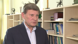 L. Balcerowicz: Dla globalnych inwestorów liczą się przede wszystkim sytuacja w Chinach i wyniki kampanii prezydenckiej w USA INWESTOR, ,Chiny, kampania prezydencka, USA, dług publiczny - Sytuacja w chińskiej gospodarce oraz rozstrzygnięcie kampanii prezydenckiej w Stanach Zjednoczonych – to obecnie zdaniem Leszka Balcerowicza najważniejsze czynniki ryzyka dla globalnych rynków finansowych. Inwestorzy zwracają także uwagę na kwestię nadmiernego zadłużenia państw Unii Europejskiej oraz zagrożenie związane ze starzeniem się społeczeństw.