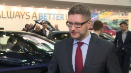 W tym roku na polski rynek trafi 8 tys. hybrydowych toyot. Popularność tego napędu wśród kierowców dynamicznie rośnie BIZNES, ,hybryda, napęd hybrydowy, Toyota, Auris, Yaris, premiera - W 2015 roku sprzedaż samochodów z napędem hybrydowym w Polsce wzrosła o blisko 40 proc. Toyota, która jest liderem rynku, sprzedała blisko 4 tys. takich aut. Japoński producent w tym roku chce podwoić sprzedaż, również dzięki rozszerzeniu oferty hybryd. Mowa o modelu RAV4 oraz najnowszej generacji Priusa. Do końca roku w ofercie pojawi się również crossover C-HR z napędem hybrydowym.