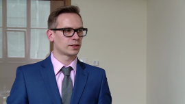 W najbliższym czasie lepiej postawić na bezpieczne inwestycje, jak fundusze absolutnej stopy zwrotu INWESTOR, ,TFI, fundusze inwestycyjne, I kwartał 2016, przegląd systemu emerytalnego, OFE, III filar, banki centralne, kursy walutowe - W najbliższych miesiącach mniej wprawni inwestorzy powinni postawić na fundusze absolutnej stopy zwrotu, czyli takie, które powinny zarabiać w każdych warunkach, niezależnie od panującej koniunktury na rynkach finansowych – uważa Andrzej Lis, zarządzający portfelem akcyjnym w Altus TFI. Pierwszy kwartał co prawda był korzystny dla rynku akcji. W czołówce funduszy inwestycyjnych, które uzyskały najwyższe stopy zwrotu, dominowały fundusze akcji. Eksperci podkreślają jednak, że najbliższe miesiące będą jednak obarczone wieloma ryzykami, m.in. wciąż nierozwiązanej kwestii OFE.