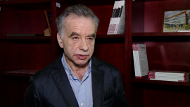 Prof. K. Opolski: W 2016 roku polskie PKB wzrośnie o 3,3–3,7 proc. Głównymi czynnikami ryzyka są ewentualny brexit oraz spowolnienie w Chinach INWESTOR, ,Brexit, Chiny, UE, handel, PKB - W 2016 roku polska gospodarka będzie rosnąć w tempie 3,3–3,7 proc. – prognozuje prof. Krzysztof Opolski z Uniwersytetu Warszawskiego. Jego zdaniem obecnie największym czynnikiem ryzyka jest ewentualne wyjście Wielkiej Brytanii z UE, a także widmo głębszego spowolnienia w Chinach. Brexit spowodowałby prawdopodobnie spadek aktywności handlowej wewnątrz wspólnoty, a także znacząco uszczuplił unijny budżet. Wzmocniłby także nastroje separatystyczne w innych krajach członkowskich.