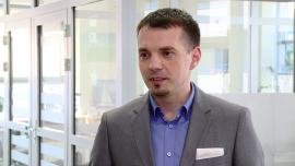Innowacje kluczowe dla rozwoju branży ubezpieczeniowej. Koniecznością jest dokładniejsza ocena ryzyka ubezpieczeniowego INWESTOR, ,ubezpieczenia, innowacje, ubezpieczyciel, oferta, polisa, scoring, telematyka - Rynkowy sukces firm ubezpieczeniowych uzależniony jest od innowacji – wynika ze światowego badania przeprowadzonego przez KPMG wśród ubezpieczycieli. Dotyczą one zarówno dystrybucji ubezpieczeń, która rozwija się w różnych kanałach, budowania oferty dla klientów i ułatwiania im procesu zakupowego, jak i procesów wewnątrz firm. Jednym z poważnych wyzwań, którym sprostać mają innowacyjne narzędzia, jest dokładniejsze szacowanie ryzyka ubezpieczeniowego. Dzięki temu oferta ubezpieczycieli może być lepiej dopasowana i korzystniejsza dla klientów.