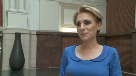 Dobre wynagrodzenie i benefity najlepiej motywują menadżerów do pracy. Ważne są dla nich opieka medyczna, szkolenia i służbowe auta BIZNES, ,benefity, świadczenia pozapłacowe, świadczenia pozagotówkowe, satysfakcja zawodowa, menadżerowie, praca, opieka medyczna, wynagrodzenia - Zdecydowana większość menadżerów uznaje benefity pozapłacowe za istotny czynnik wpływający na zadowolenie z pracy. Największą popularnością wśród nich cieszą się dodatkowa opieka medyczna, służbowy samochód oraz szkolenia. Coraz bardziej doceniają oni atrakcyjność pracowniczych programów emerytalnych. W krajach rozwiniętych od lat należą one do najbardziej pożądanych, ale wśród pracodawców w Polsce wciąż są rzadkością.