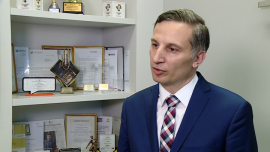 Verbicom zamierza zwiększyć marże i wypłacić dywidendę INWESTOR, ,systemy teleinformatyczne, akwizycja, podział zysku, dywidenda, marże, integracja systemów, dystrybucja sytemów - Poznańska spółka Verbicom, dostawca i integrator systemów teleinformatycznych, zamierza w najbliższej przyszłości bardziej skupić się na integrowaniu systemów teleinformatycznych. Ma to zapewnić spółce i grupie zwiększenie marż i wyższe zyski. Verbicom szuka obecnie podmiotów do przejęcia. Od kosztu akwizycji zależeć może wysokość dywidendy. Wiceprezes spółki Robert Primke zapewnia, że firma podzieli się zyskiem z akcjonariuszami.