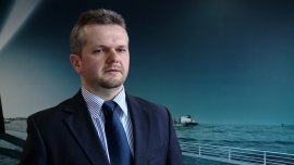 Decyzje Moody's i brexit kluczowe dla kursu złotego INWESTOR, ,waluty, dolar: euro: złoty, EBC, FED, Brexit - W najbliższych tygodniach na kurs złotego duży wpływ będą miały decyzje agencji ratingowej Moody’s ws. Polski oraz sprawa brexitu. Ta druga szczególnie przełoży się na globalne rynki, w tym na główną światową parę euro-dolara – uważa Janusz Galas z Domu Maklerskiego Deutsche Banku. Jego zdaniem w drugiej połowie roku spodziewane jest m.in. umocnienie amerykańskiej waluty. Złoty natomiast powinien zakończyć rok na poziomie 4,25 wobec euro.