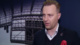 Po rekordowym sezonie 2015/2016 spółka Ekstraklasa spodziewa się kolejnego wzrostu frekwencji. W tym roku może pomóc Euro INWESTOR, ,sport, Ekstraklasa SA, piłkarze, rozgrywki ligowe, liga, kibice, frekwencja, catering, stadiony piłkarskie, stadiony, Euro, Mistrzostwa Europy 2016 w piłce nożnej - Ubiegły sezon 2015/2016 był dla zarządzającej ligą piłki nożnej spółki Ekstraklasa rekordowy. Stadiony odwiedziło w sumie 2,69 mln kibiców, o prawie 10 proc. więcej niż podczas poprzednich rozgrywek. Firma jednak nadal pracuje z klubami nad uatrakcyjnieniem oferty. Coraz śmielej wchodzi do internetu i chce lepiej zadbać o komfort widzów na stadionach.