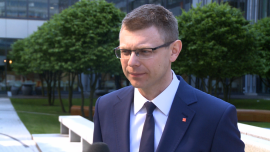 Orange chce nauczyć milion Polaków bezpiecznego korzystania z internetu. Mocno stawia też na rozwój wolontariatu pracowniczego BIZNES, ,wolontariat, CSR, bezpieczeństwo w Internecie, kompetencje, ekologia, usługi dla seniorów - Orange Polska coraz mocniej angażuje się w działania na rzecz społeczeństwa. Do 2018 r. chce nauczyć milion ludzi bezpiecznego korzystania z internetu i wprowadzić specjalne standardy obsługi dla seniorów. Zamierza też doprowadzić do recyklingu co dziesiątego aparatu telefonicznego. Kolejnym elementem strategii jest propagowanie wolontariatu. Orange chce, by za dwa lata 20 proc. pracowników było zaangażowanych w różne inicjatywy społeczne.