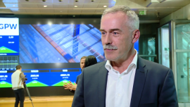 Auto Partner w ciągu dwóch lat otworzy centrum logistyczne w Warszawie i zwiększy liczbę filii o jedną trzecią INWESTOR, ,Auto Partner, dystrybucja części motoryzacyjnych, marki własne, marki premium, centrum logistyczne, nowe filie, ekspansja zagraniczna - Operator logistyczny zajmujący się dostarczaniem części motoryzacyjnych od producenta do klienta końcowego zadebiutował w tym tygodniu na GPW. W ramach debiutu dokonano nowej emisji i wprowadzono do obrotu część posiadanych akcji. Pozyskane środki w wysokości 50,6 mln zł zostaną wydane w ciągu dwóch lat na inwestycje w centrum logistyczne w stolicy oraz poszerzenie sieci filii z obecnych 60 do 80.